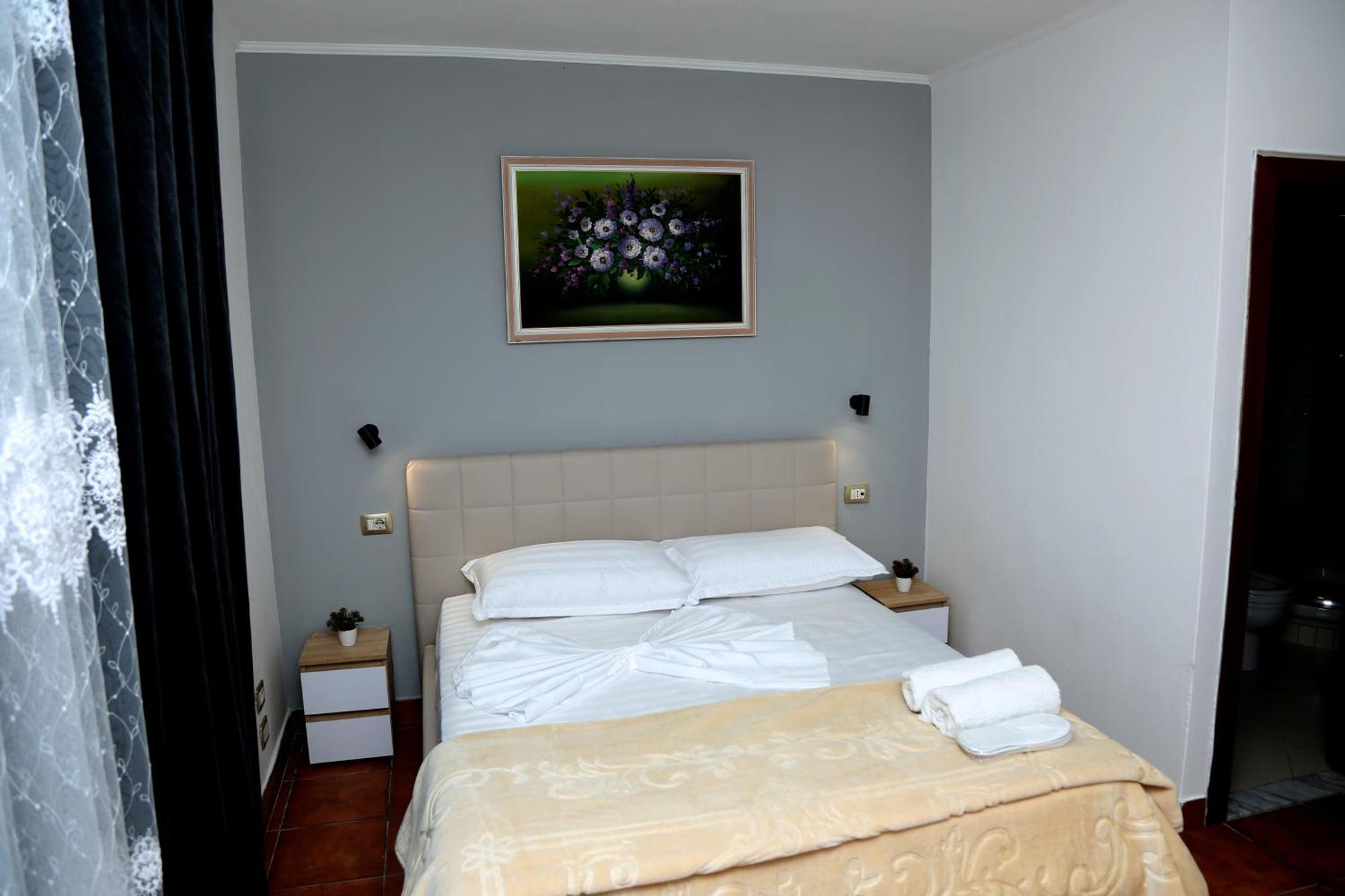Hotel Millenium Tirana Kültér fotó
