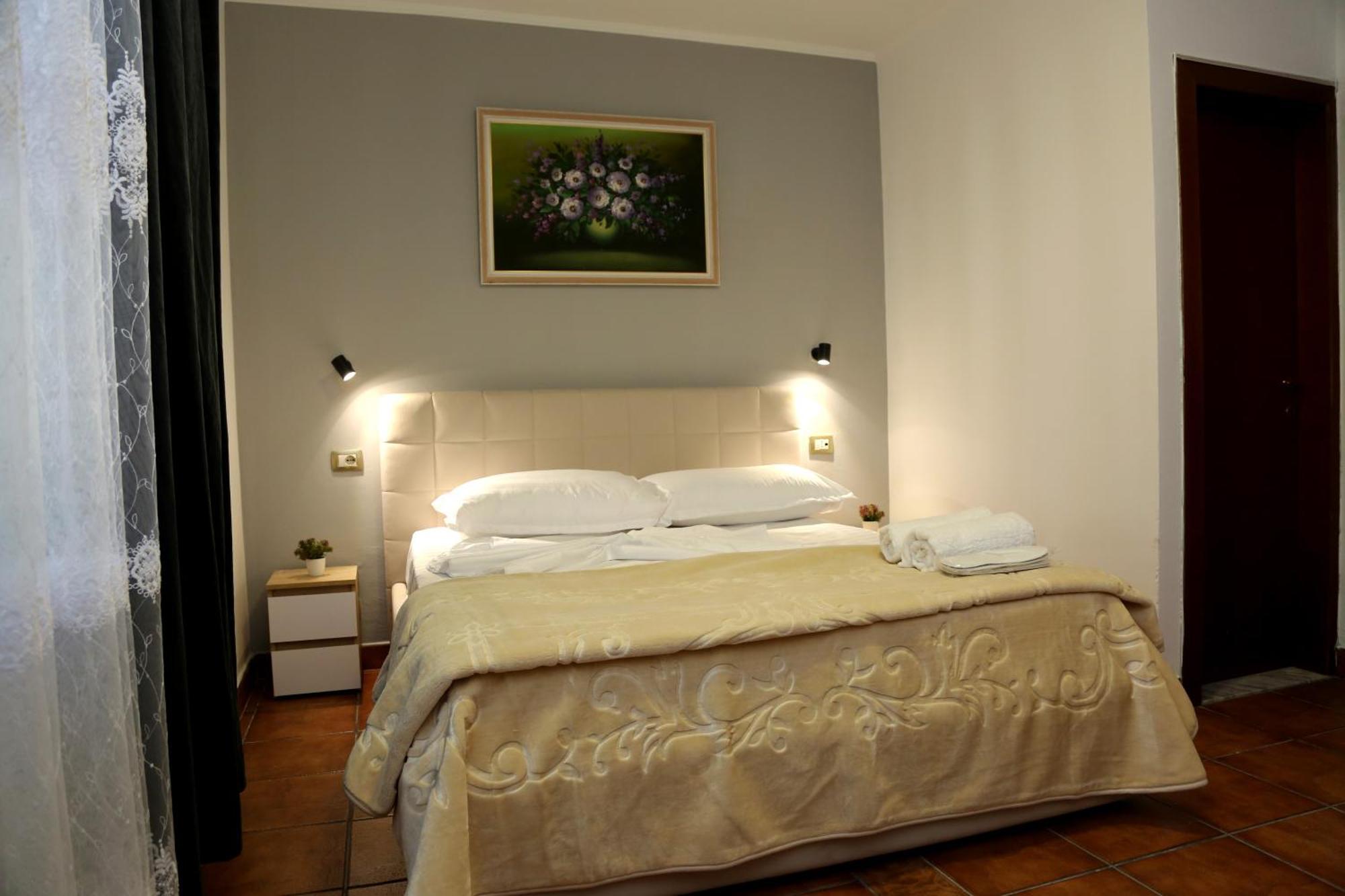 Hotel Millenium Tirana Kültér fotó