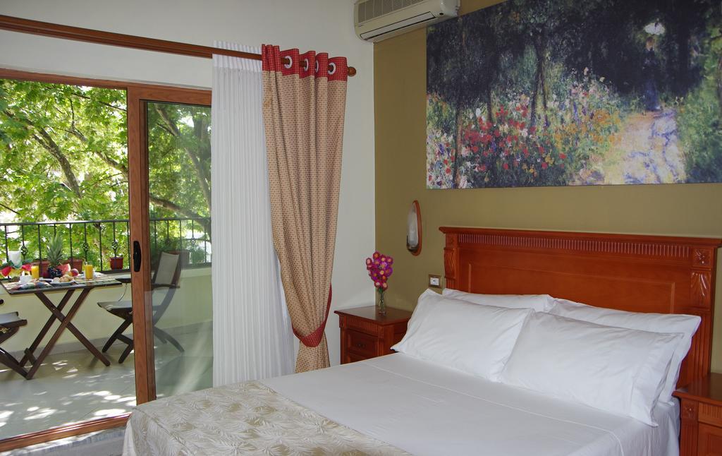 Hotel Millenium Tirana Kültér fotó