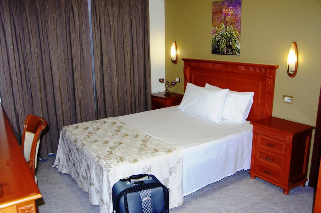 Hotel Millenium Tirana Kültér fotó